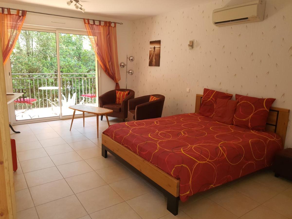 Villa Des Masques Aubais Ngoại thất bức ảnh